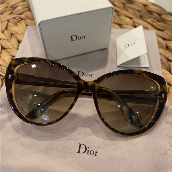 Dior sunglasses with case, cloth, and card - Picture 2 of 7